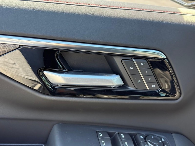 Chevrolet Tahoe Vehicle Full-screen Gallery Image 12