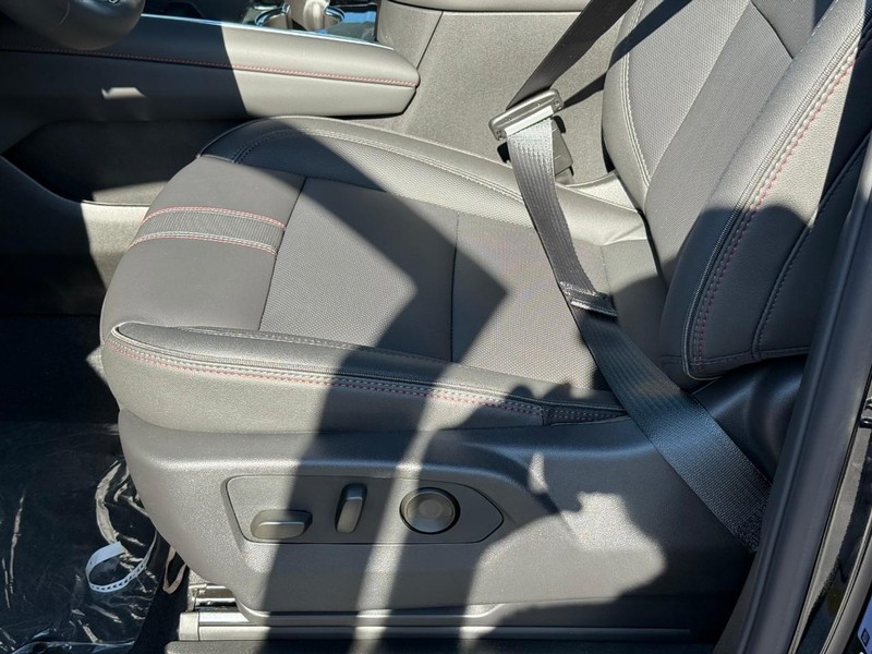 Chevrolet Tahoe Vehicle Full-screen Gallery Image 13