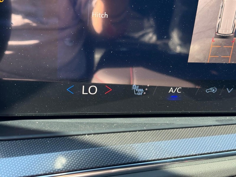 Chevrolet Tahoe Vehicle Full-screen Gallery Image 17