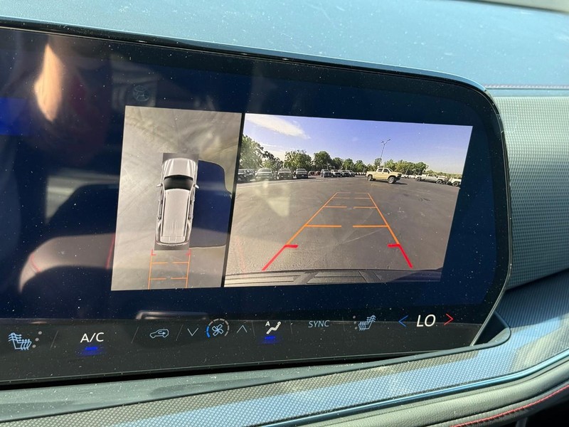 Chevrolet Tahoe Vehicle Full-screen Gallery Image 18