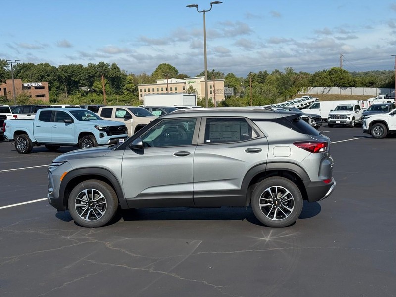 Chevrolet TrailBlazer Vehicle Full-screen Gallery Image 2