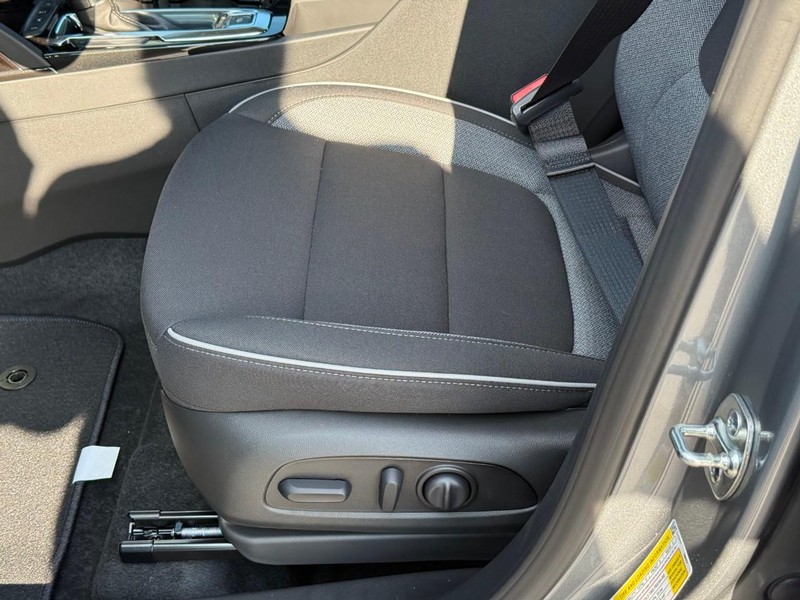 Chevrolet TrailBlazer Vehicle Full-screen Gallery Image 12