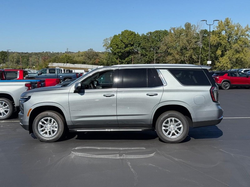 Chevrolet Tahoe Vehicle Full-screen Gallery Image 2