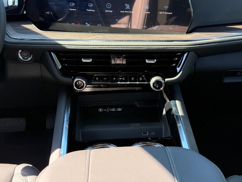 Chevrolet Tahoe Vehicle Full-screen Gallery Image 11