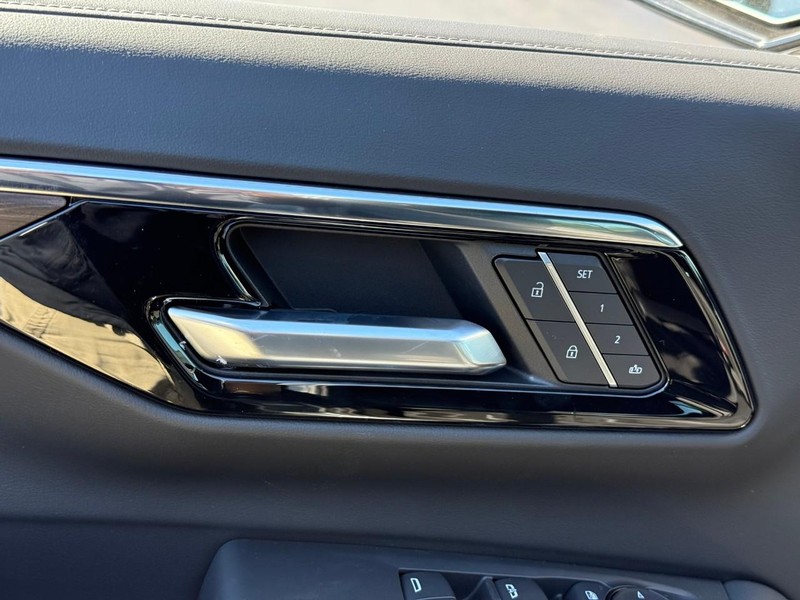 Chevrolet Tahoe Vehicle Full-screen Gallery Image 13