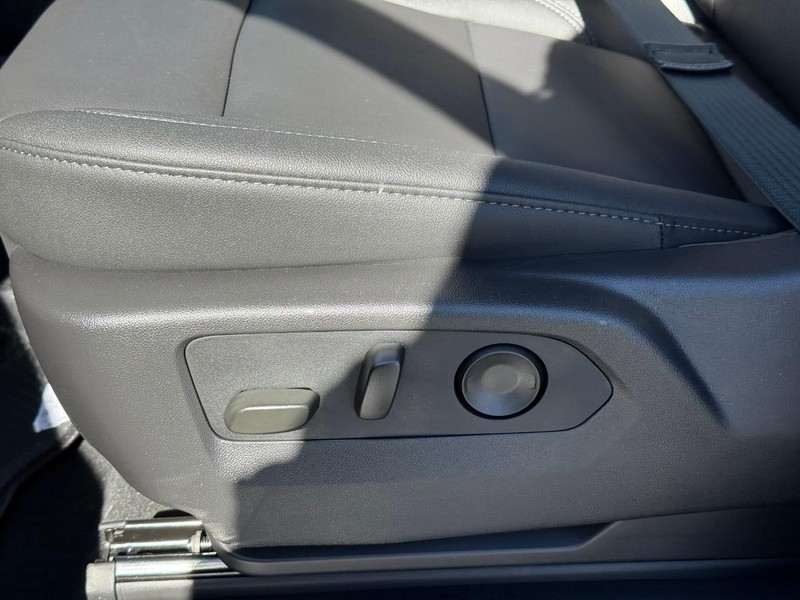 Chevrolet Tahoe Vehicle Full-screen Gallery Image 15