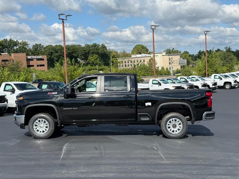 Chevrolet Silverado 2500HD Vehicle Full-screen Gallery Image 2