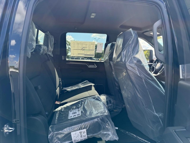 Chevrolet Silverado 2500HD Vehicle Full-screen Gallery Image 5