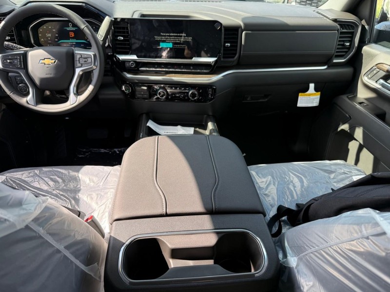 Chevrolet Silverado 2500HD Vehicle Full-screen Gallery Image 6