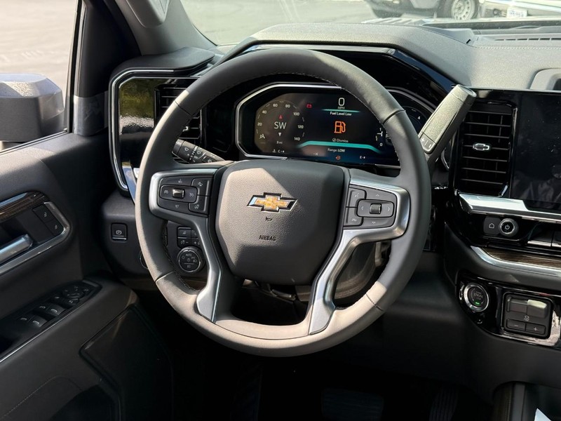 Chevrolet Silverado 2500HD Vehicle Full-screen Gallery Image 7
