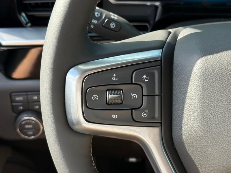 Chevrolet Silverado 2500HD Vehicle Full-screen Gallery Image 11