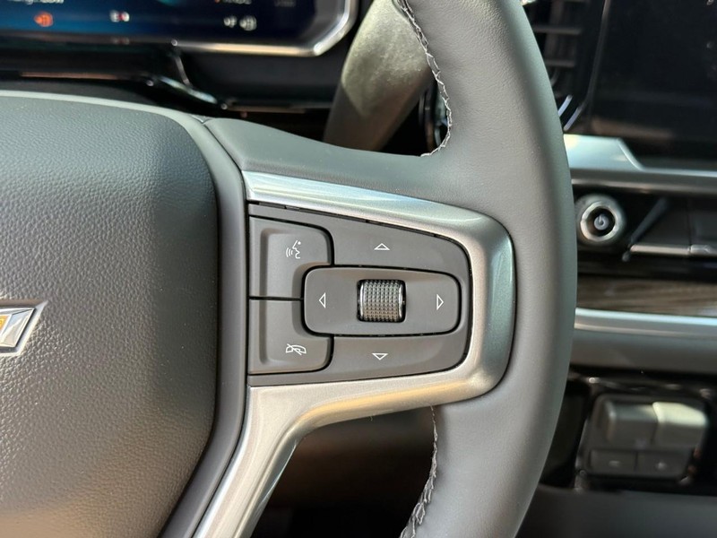 Chevrolet Silverado 2500HD Vehicle Full-screen Gallery Image 12