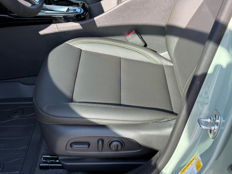 Chevrolet Trax Vehicle Full-screen Gallery Image 12