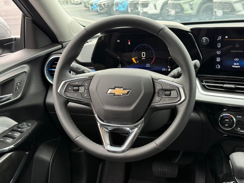 Chevrolet Trax Vehicle Full-screen Gallery Image 8