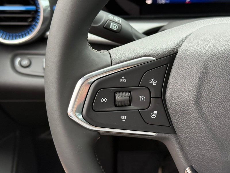 Chevrolet Trax Vehicle Full-screen Gallery Image 14