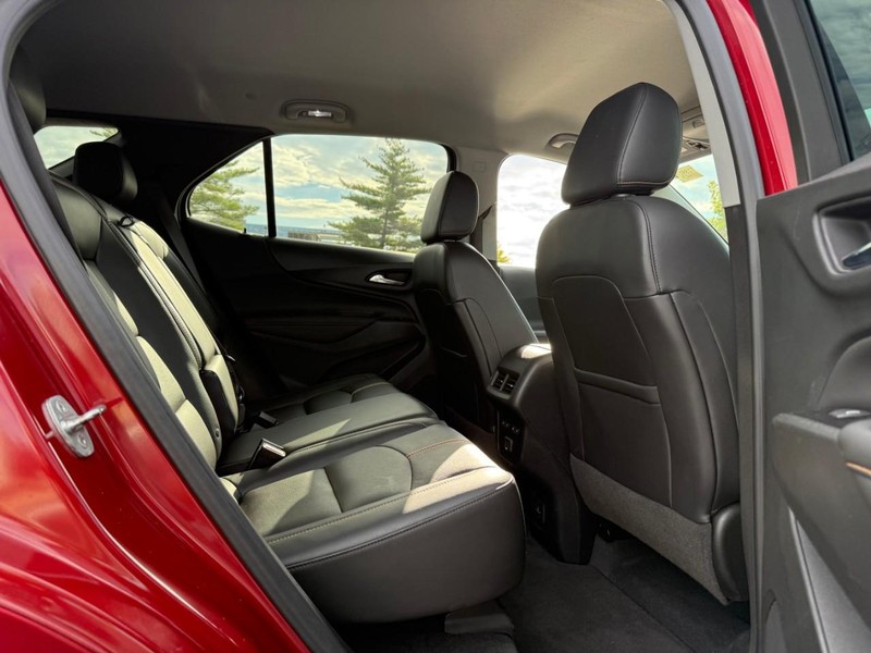 Chevrolet Equinox Vehicle Full-screen Gallery Image 11