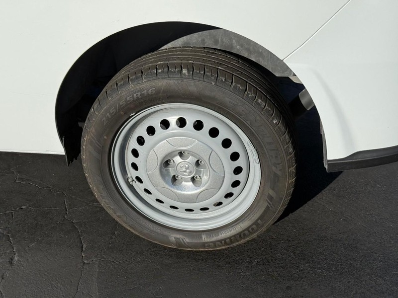 Ram ProMaster City Cargo Van Vehicle Full-screen Gallery Image 4