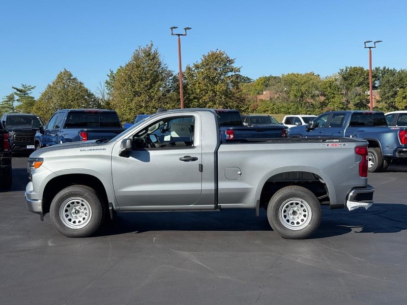 Chevrolet Silverado 1500 Vehicle Full-screen Gallery Image 2