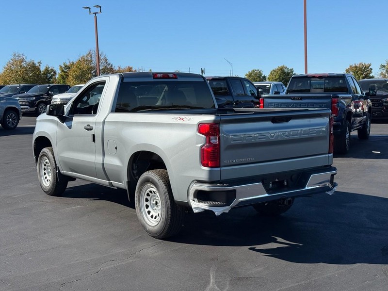 Chevrolet Silverado 1500 Vehicle Full-screen Gallery Image 3