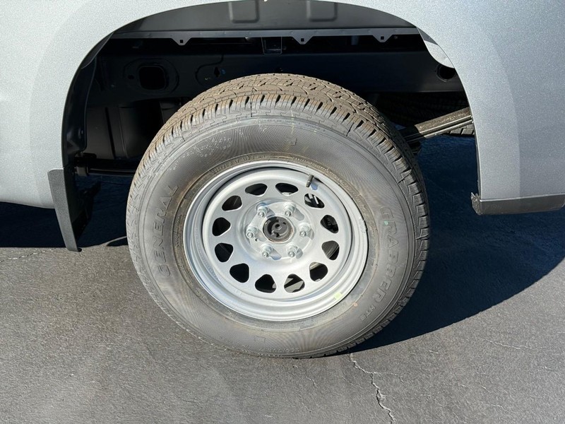 Chevrolet Silverado 1500 Vehicle Full-screen Gallery Image 4