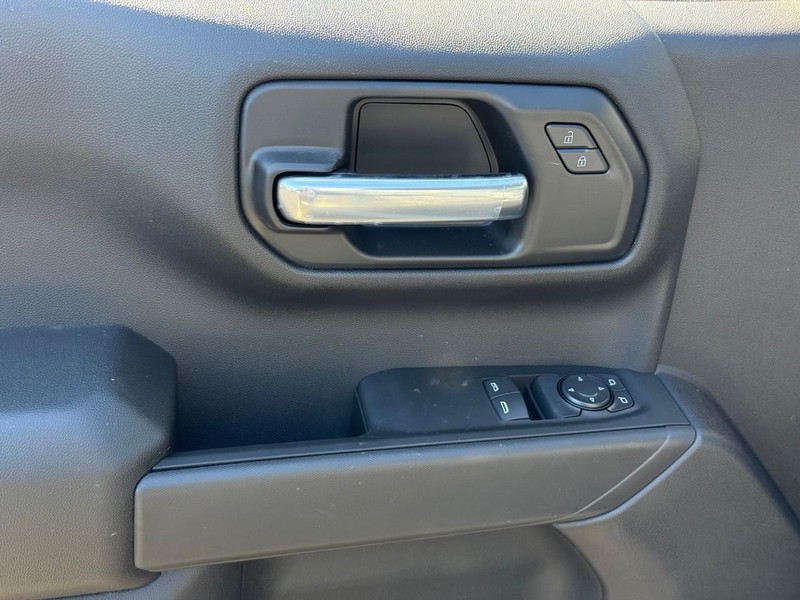 Chevrolet Silverado 1500 Vehicle Full-screen Gallery Image 5