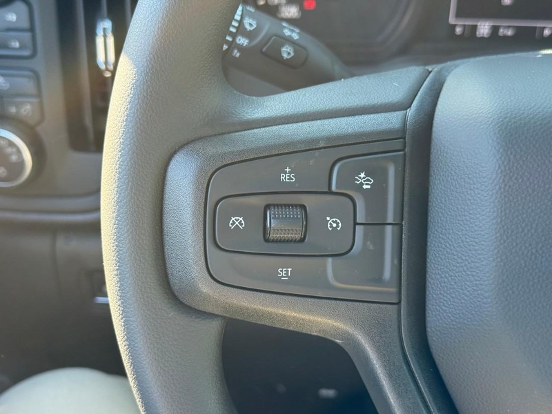 Chevrolet Silverado 1500 Vehicle Full-screen Gallery Image 6