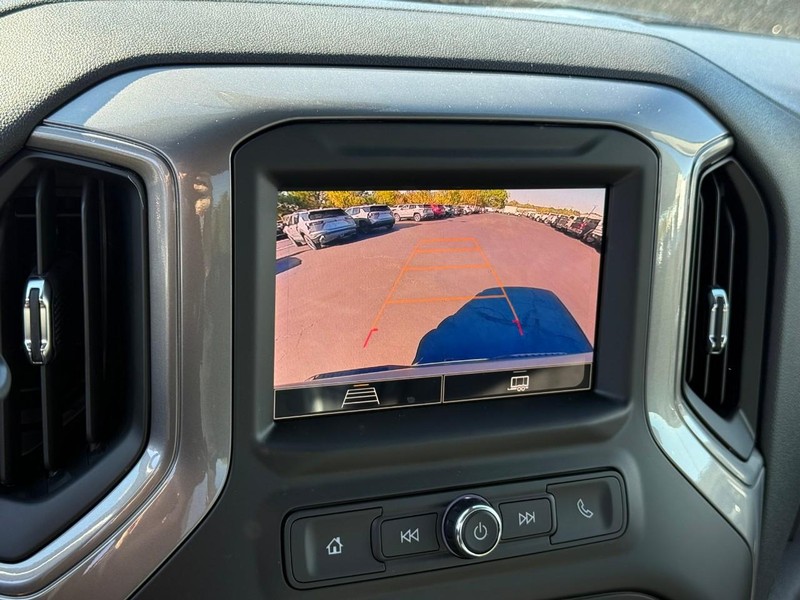 Chevrolet Silverado 1500 Vehicle Full-screen Gallery Image 7