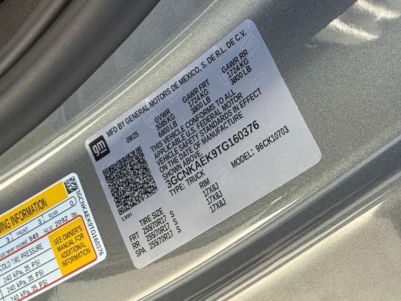 Chevrolet Silverado 1500 Vehicle Full-screen Gallery Image 8