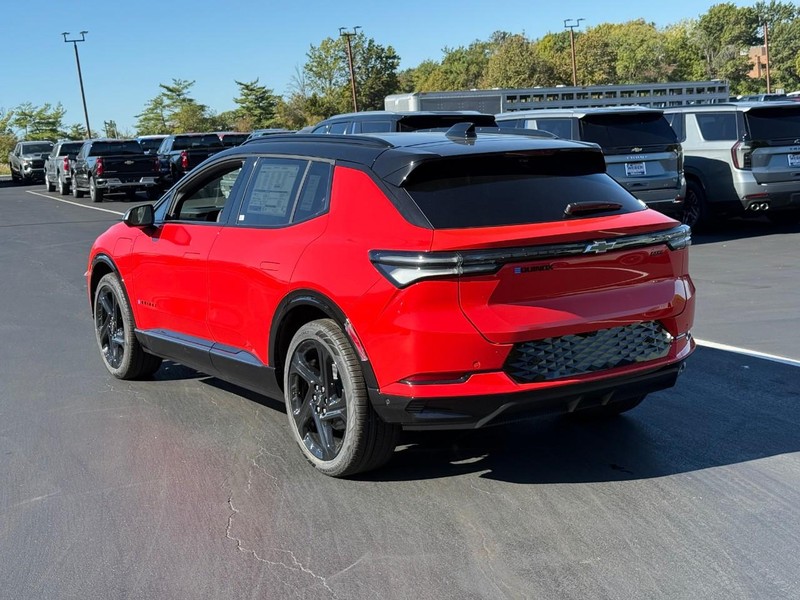 Chevrolet Equinox EV Vehicle Full-screen Gallery Image 3