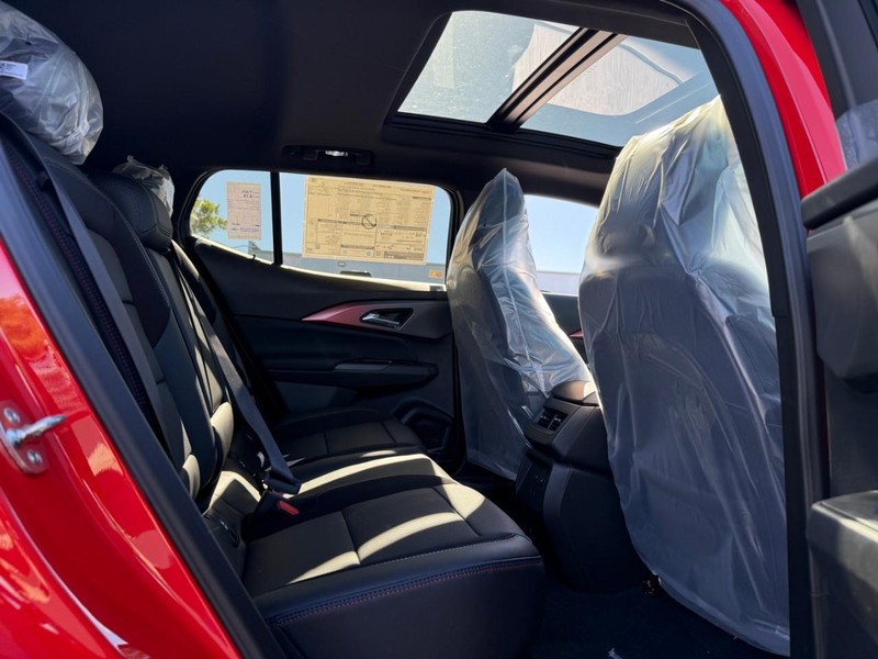 Chevrolet Equinox EV Vehicle Full-screen Gallery Image 6