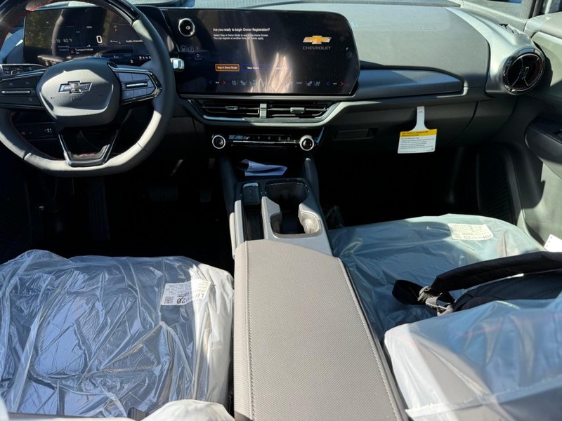 Chevrolet Equinox EV Vehicle Full-screen Gallery Image 7