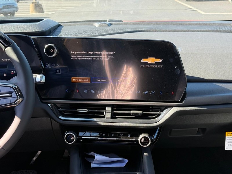Chevrolet Equinox EV Vehicle Full-screen Gallery Image 9