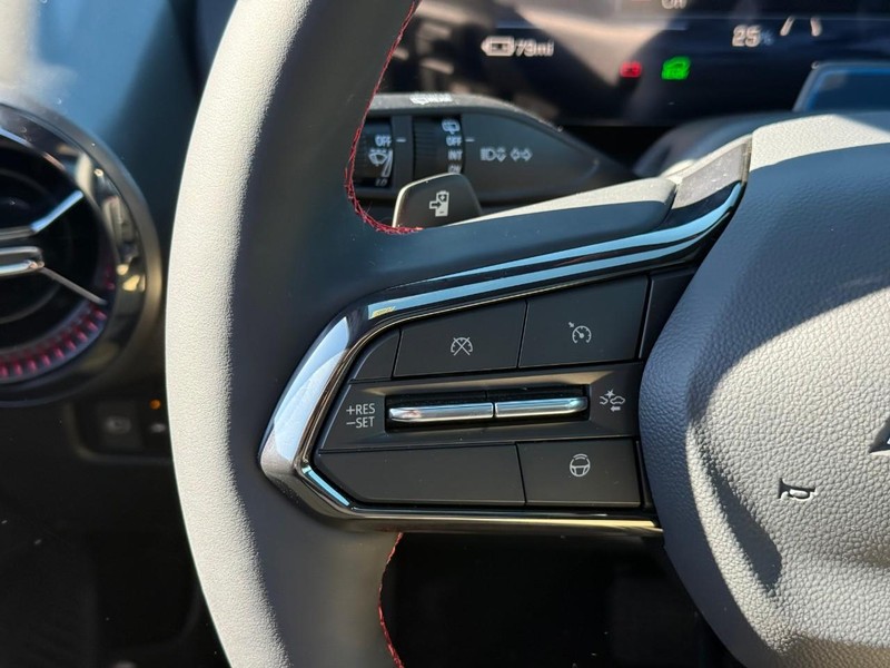 Chevrolet Equinox EV Vehicle Full-screen Gallery Image 13