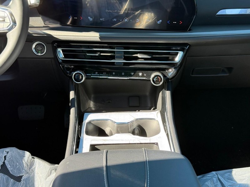 Chevrolet Traverse Vehicle Full-screen Gallery Image 10