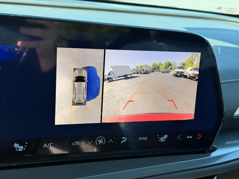 Chevrolet Traverse Vehicle Full-screen Gallery Image 15