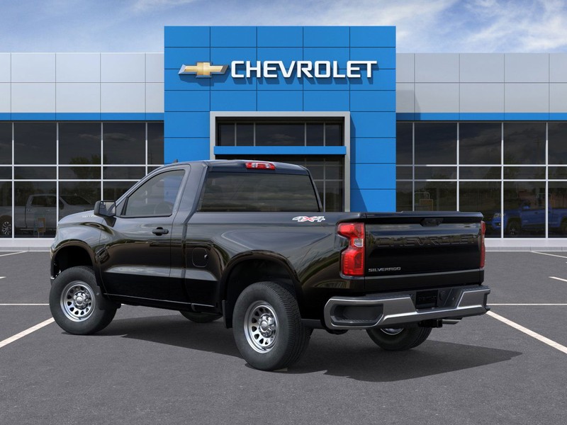 Chevrolet Silverado 1500 Vehicle Full-screen Gallery Image 3