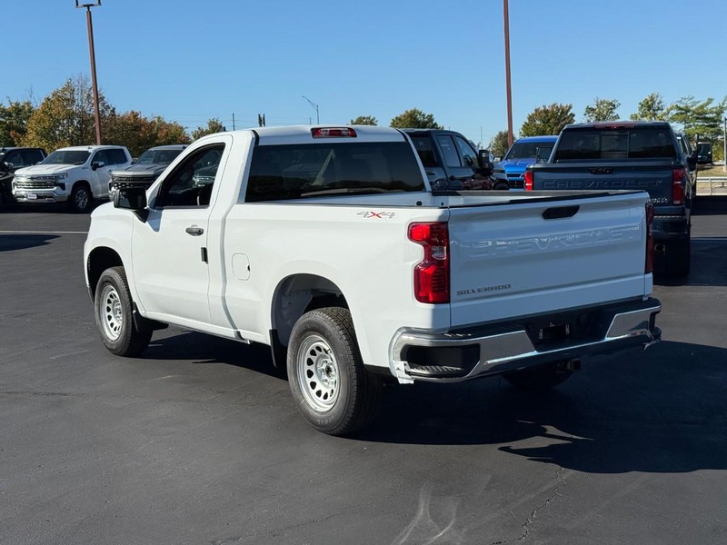 Chevrolet Silverado 1500 Vehicle Full-screen Gallery Image 3