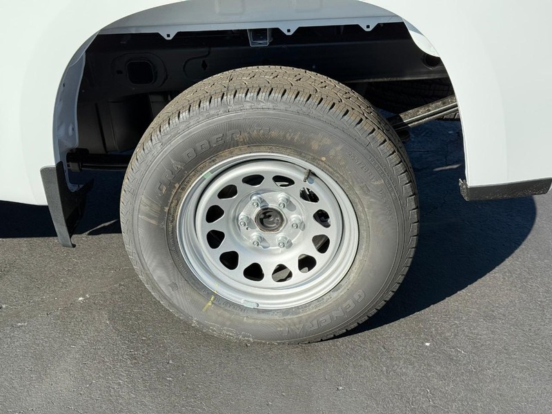 Chevrolet Silverado 1500 Vehicle Full-screen Gallery Image 4