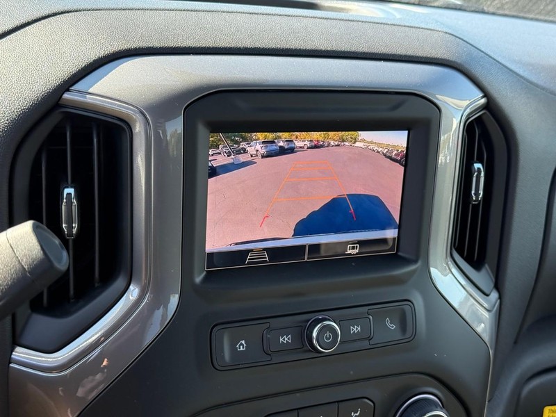 Chevrolet Silverado 1500 Vehicle Full-screen Gallery Image 6