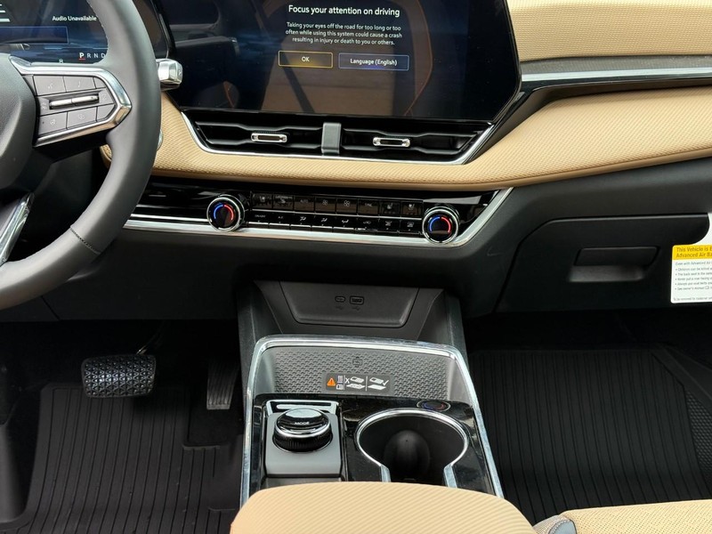 Chevrolet Equinox Vehicle Full-screen Gallery Image 9