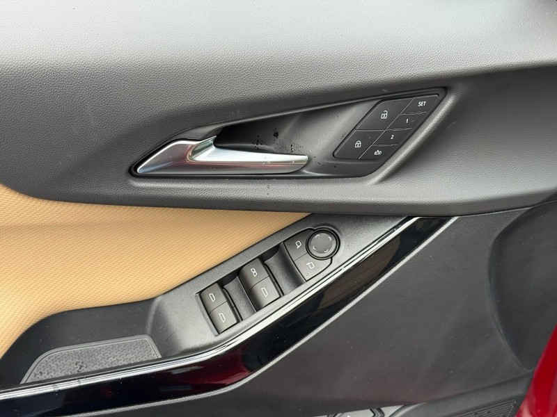 Chevrolet Equinox Vehicle Full-screen Gallery Image 10