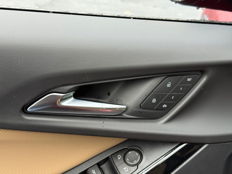 Chevrolet Equinox Vehicle Full-screen Gallery Image 11