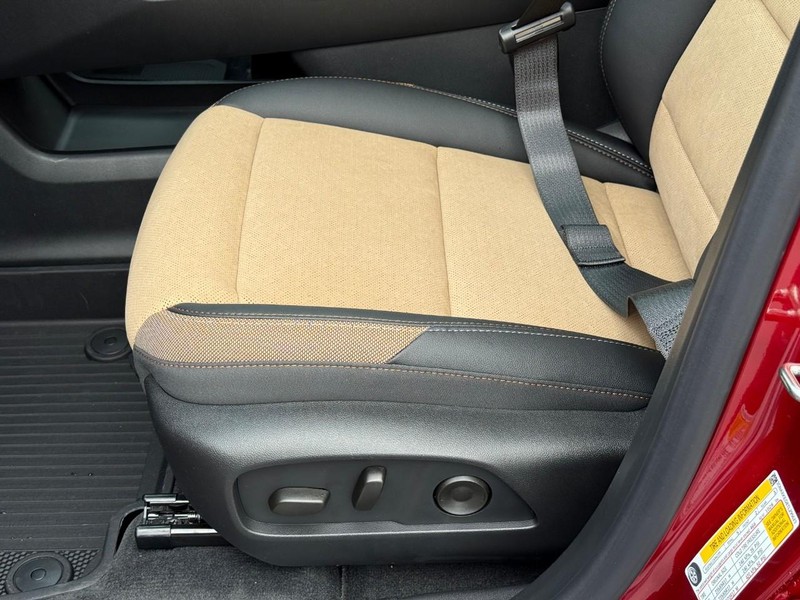 Chevrolet Equinox Vehicle Full-screen Gallery Image 12