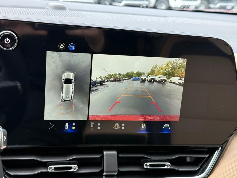 Chevrolet Equinox Vehicle Full-screen Gallery Image 17