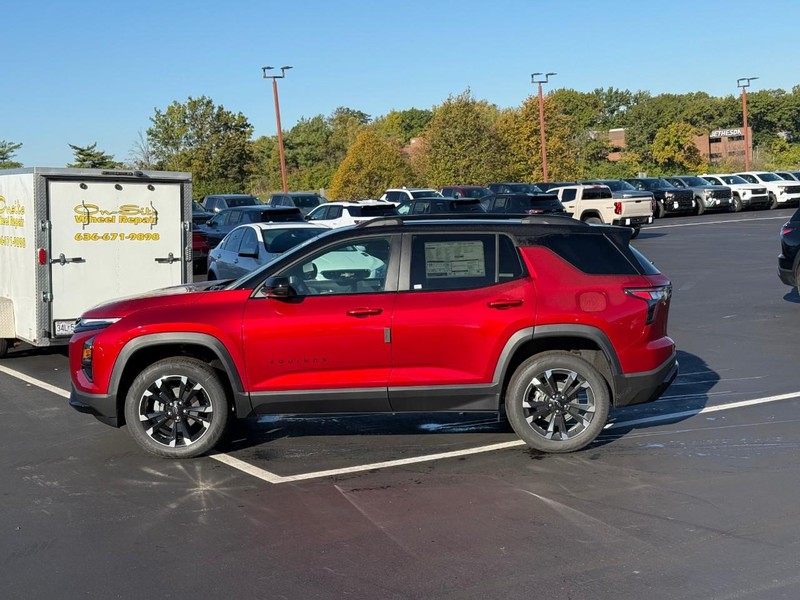 Chevrolet Equinox Vehicle Full-screen Gallery Image 2