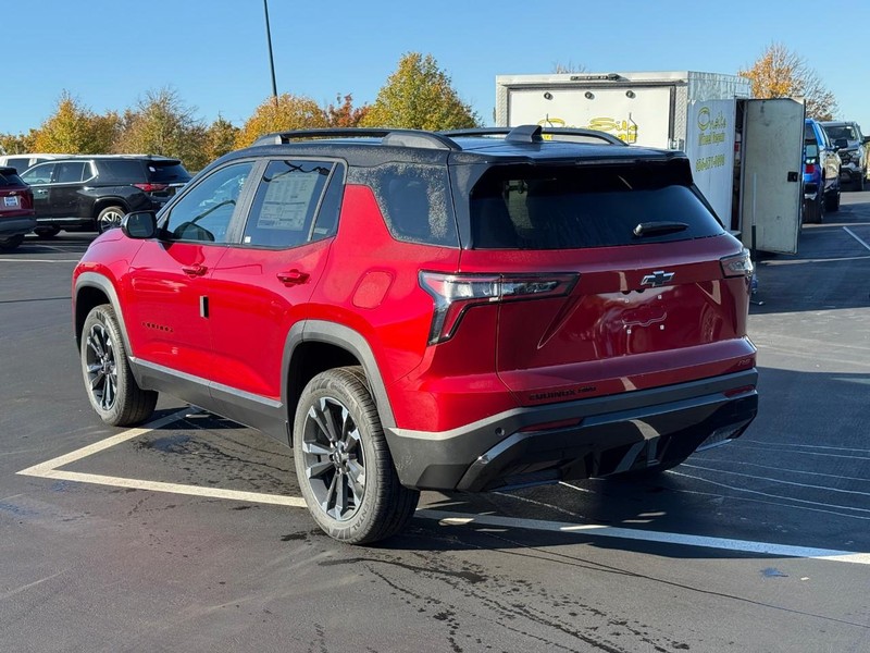 Chevrolet Equinox Vehicle Full-screen Gallery Image 3