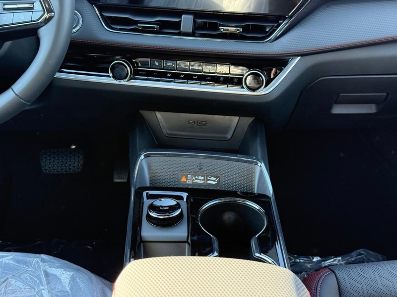 Chevrolet Equinox Vehicle Full-screen Gallery Image 10