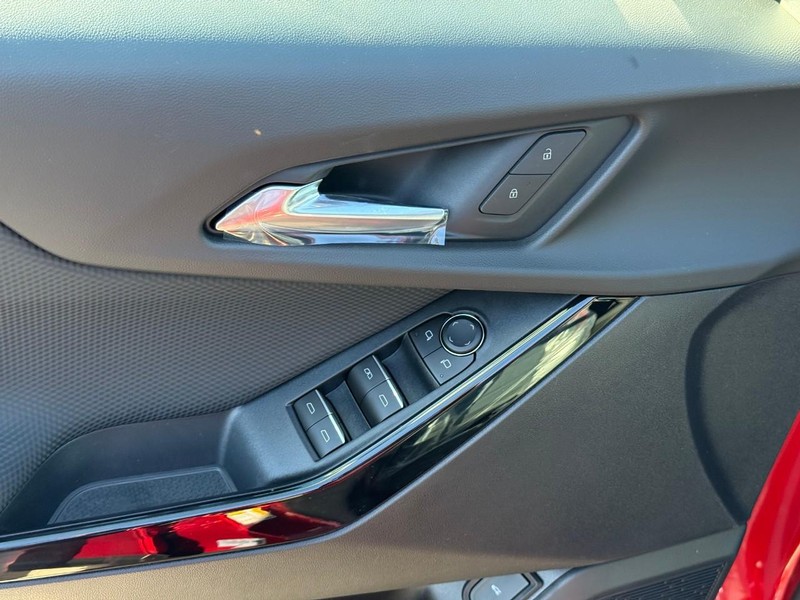 Chevrolet Equinox Vehicle Full-screen Gallery Image 11