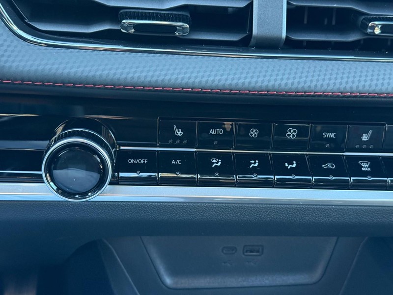 Chevrolet Equinox Vehicle Full-screen Gallery Image 14