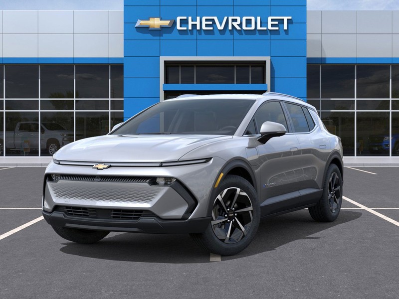 Chevrolet Equinox EV Vehicle Full-screen Gallery Image 6